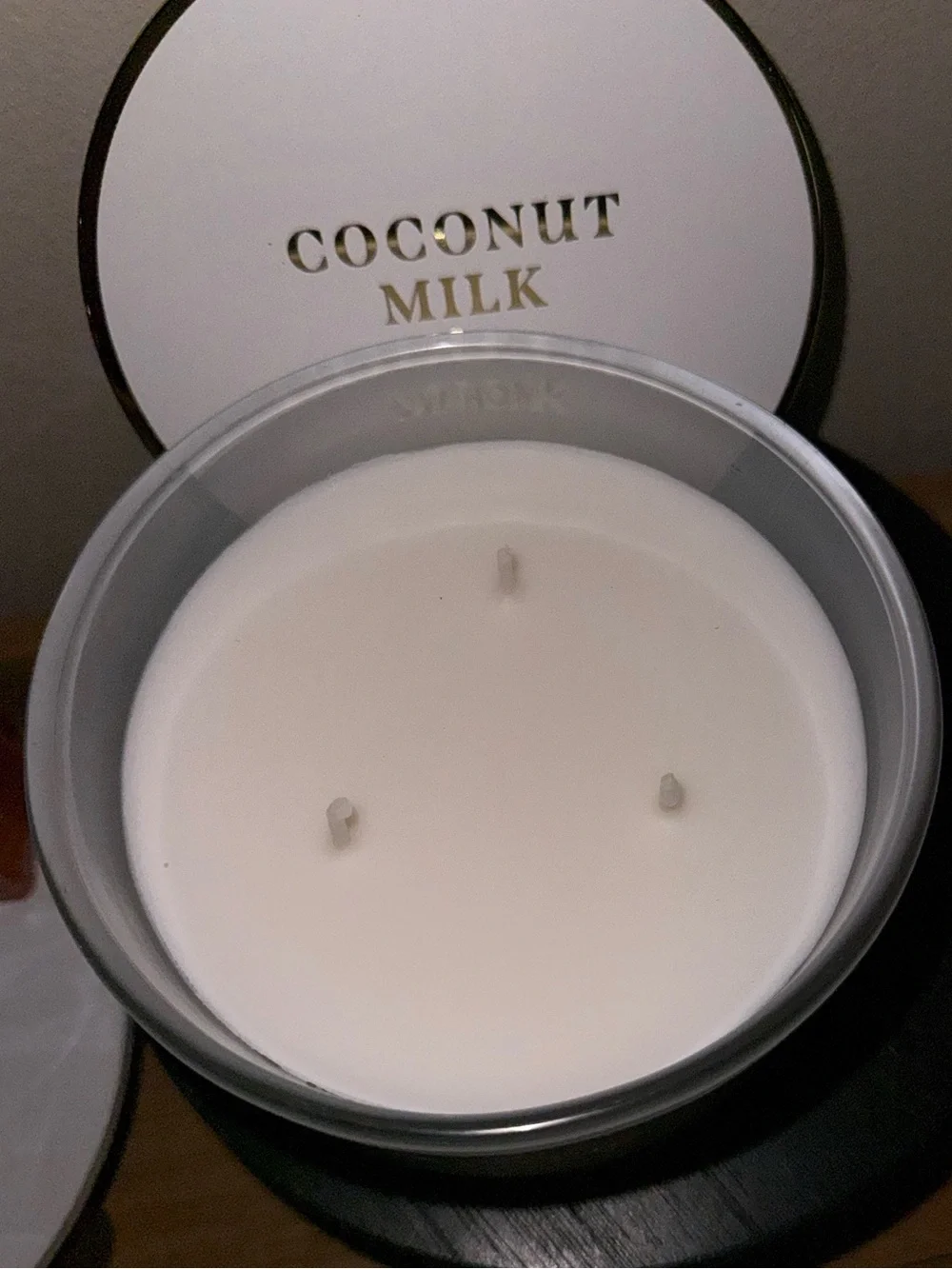 DW HOME COCONUT MILK Scented Candle